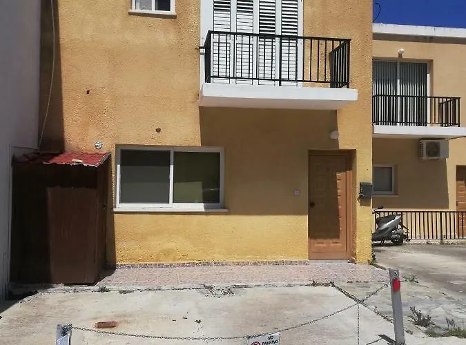 Chriselina Gottage *