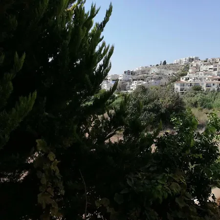 Chriselina Gottage شقة