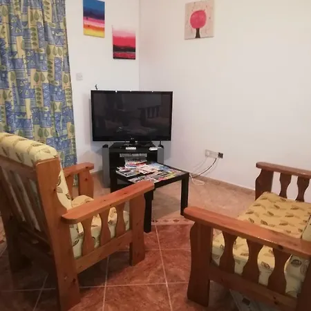 Lägenhet Chriselina Gottage